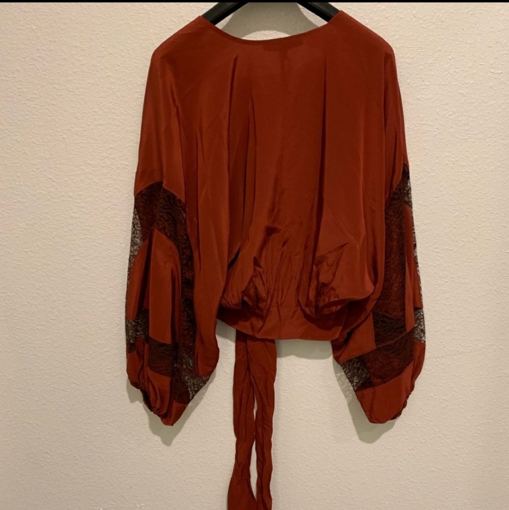 Elizabeth and James 100% silk wrap shirt with lace - Picture 11 of 12